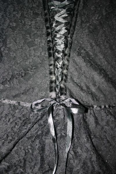 Robe avec un bustier, dentelle, et tulle